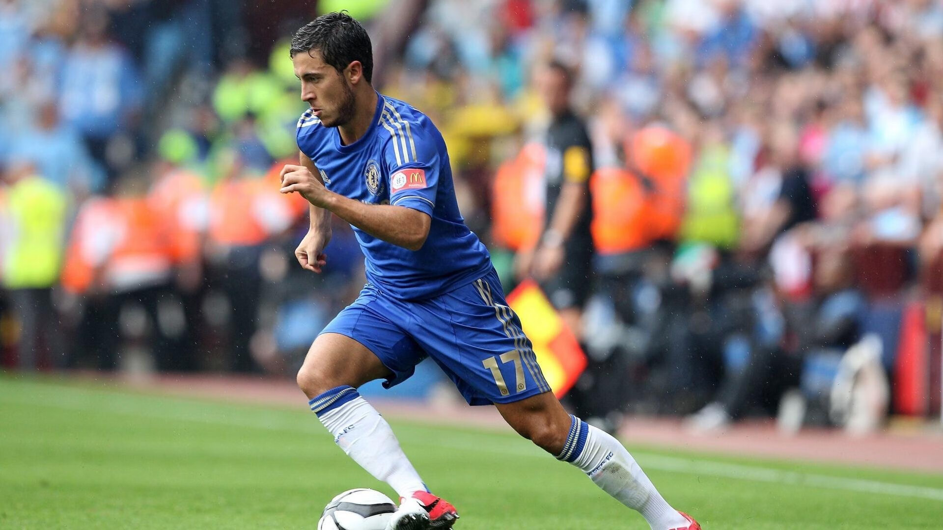 英超比赛中压迫防守对对手传球线路限制效果分析,英超攻防转换